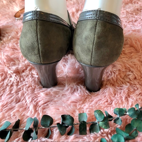 Aerosoles Charcoal Suede Role Around Block Heels - Picture 3 of 8